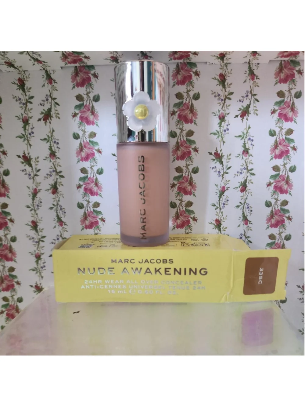 Marc Jacobs Nude Awakening Concealer in shade 335C #marcjacobs #concealer